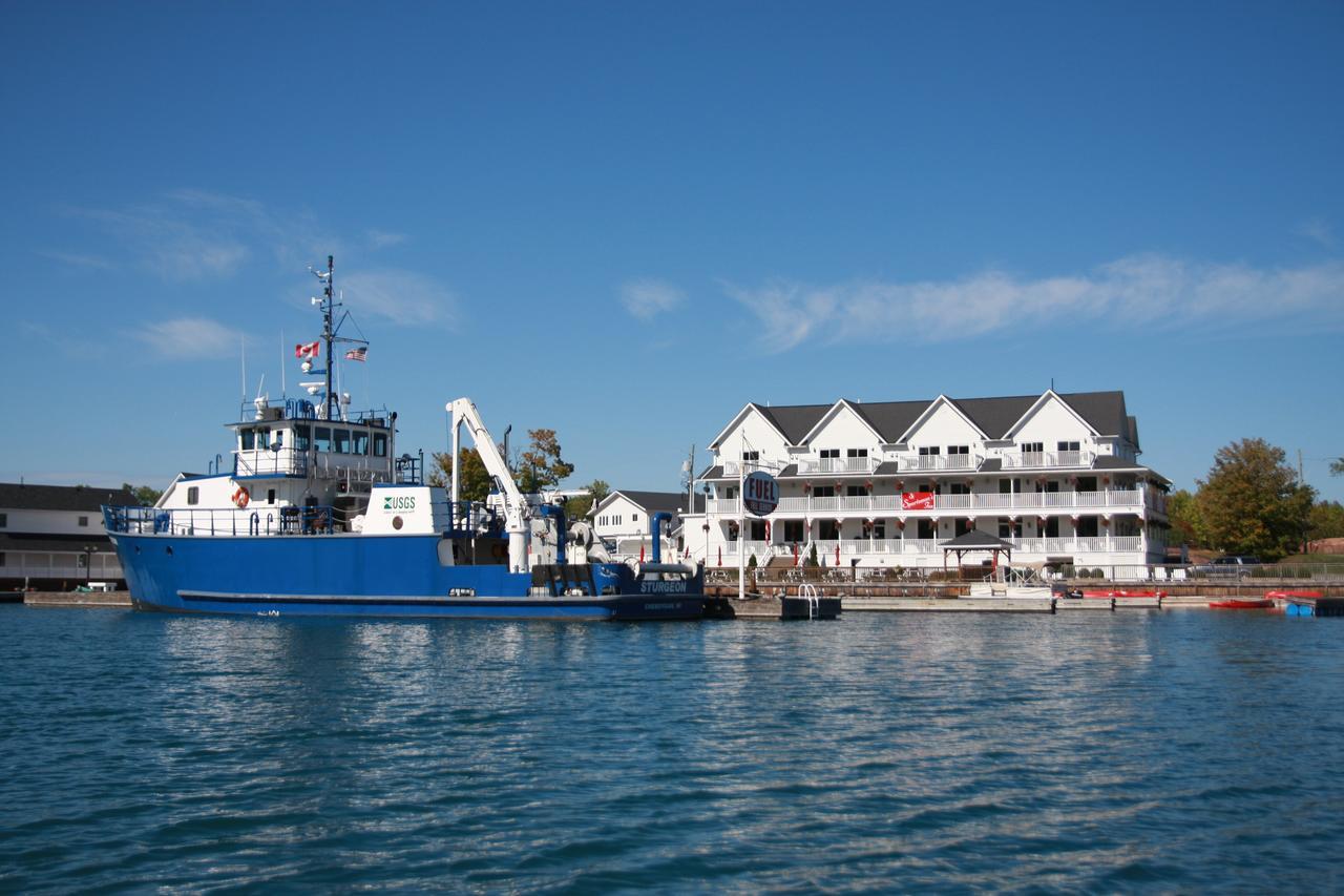 Sportsman'S Inn Resort & Marina Килларни Экстерьер фото