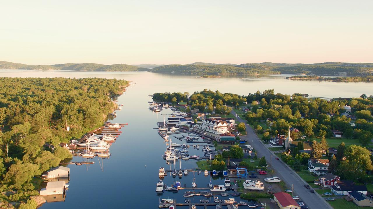 Sportsman'S Inn Resort & Marina Килларни Экстерьер фото