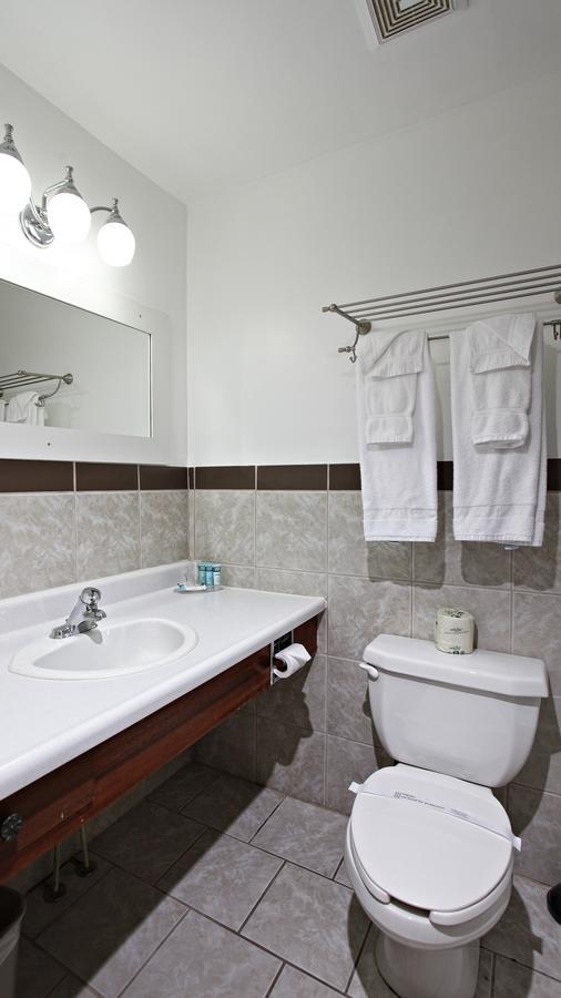 Sportsman'S Inn Resort & Marina Килларни Экстерьер фото